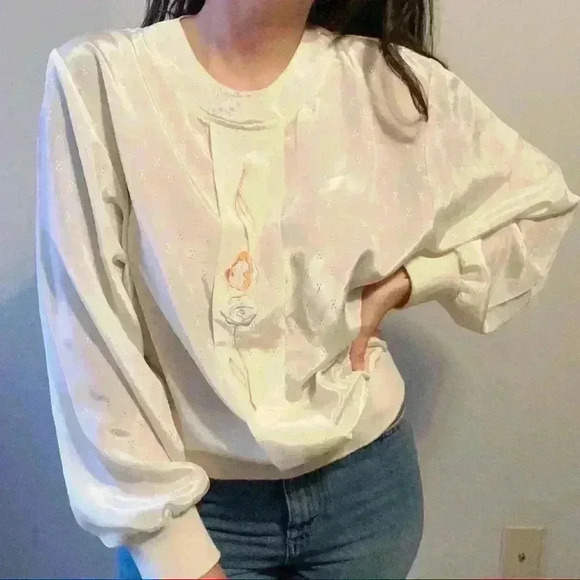 Vintage blouse with floral embroidery - Picture 8 of 8